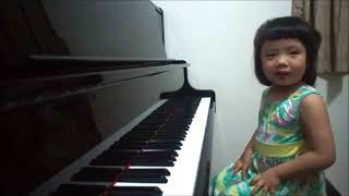 Трехлетняя малышка из Китая покорила интернет своей игрой на фортепиано