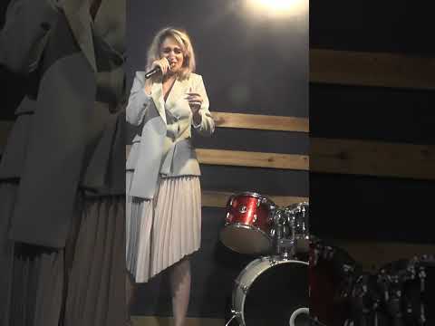 Вера Карелли,песня о Родине ,очень экспрессивно поет🎉 музыка#music#концерт#live#ввыступление #singer