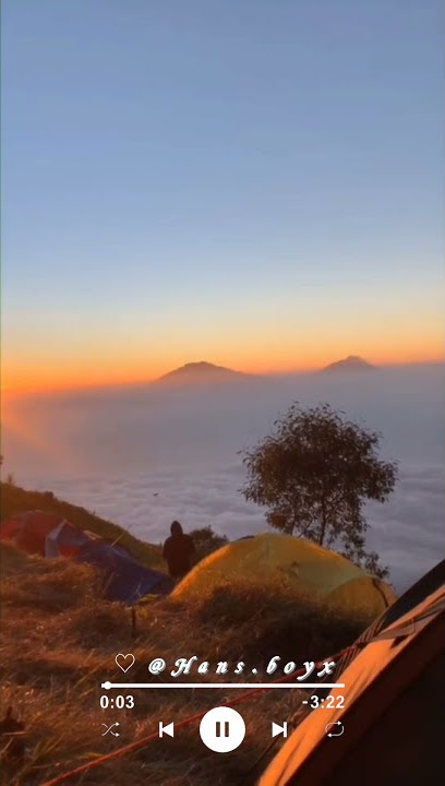 STORY WA PEMANDANGAN GUNUNG PAGI HARI 'SUNSRISE'...