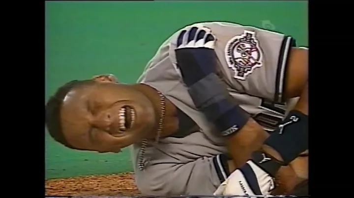 Derek Jeter dislocates shoulder in nasty collision