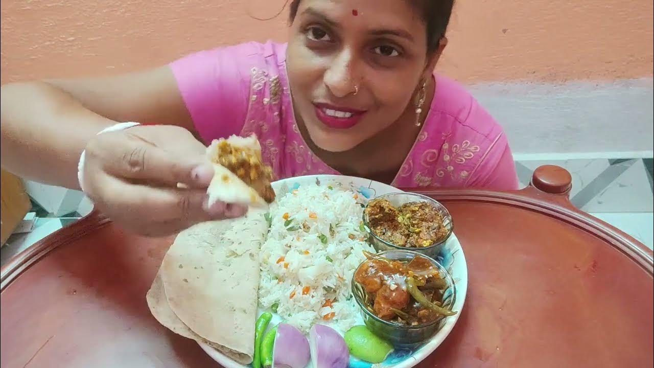 eating-fried-rice-chilli-chicken-roti-tadka-salad-asmr-mukbang