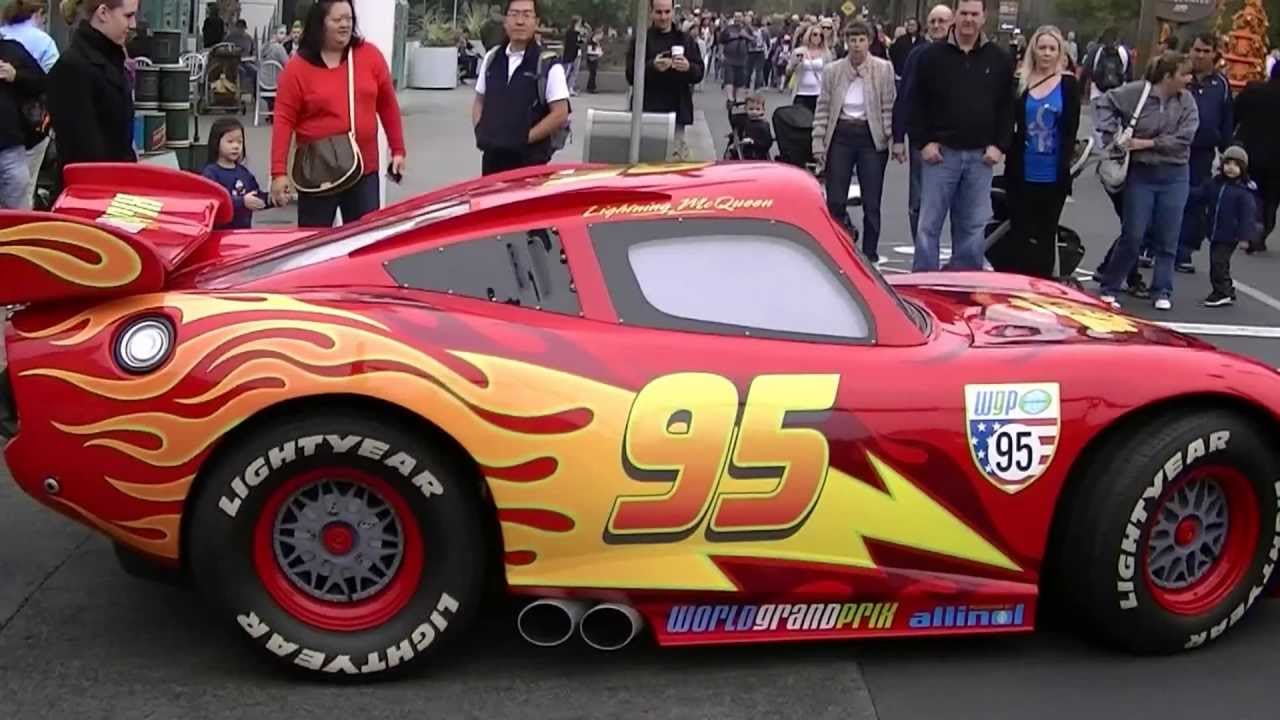 Lightning McQueen driving around Carsland - YouTube