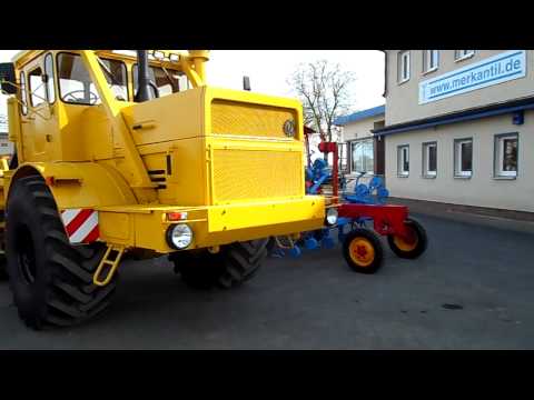 Traktor K-700A &