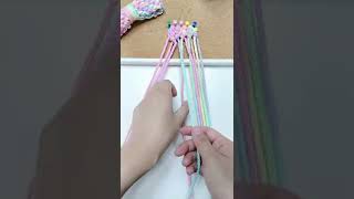 This is the first part of the macrame bow tutorial. It's really easy to learn.I love the color.
