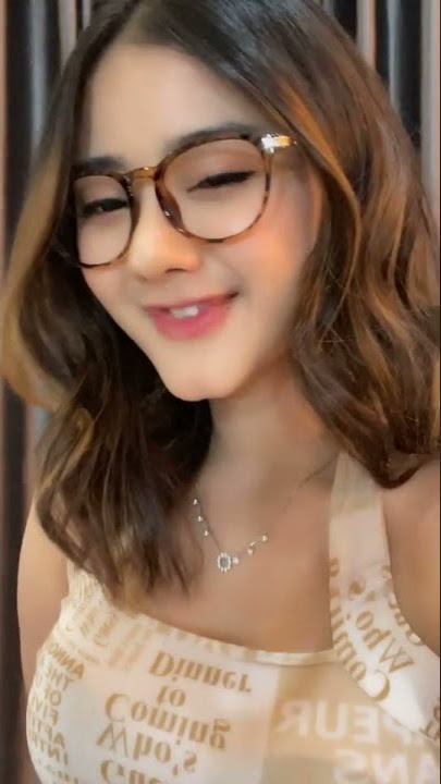 STORY WA CEWEK CANTIK GHEA YOUBI GOYANG TIKTOK VIRAL TERKEREN...DJ imut 🤩