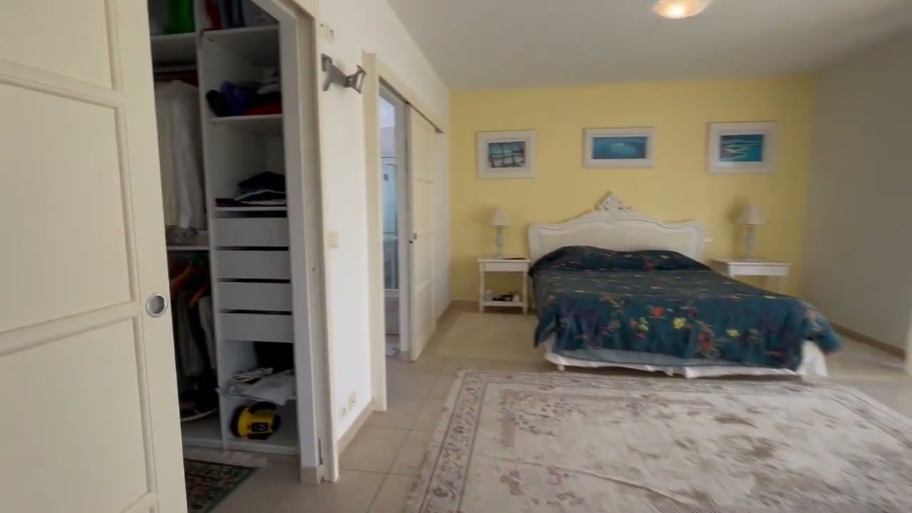 VILLA 4 FACES À BROUILLA