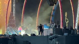 Pink Live Cover Me In Sunshine With Her Daughter Willow BST Hyde Park Saturday 24th June 2023