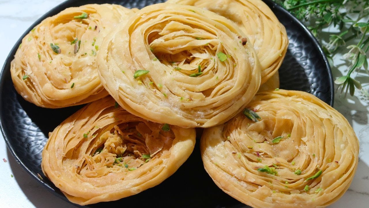 नए तरीके की लच्छे वाली खस्ता मठरी बनाने का आसान तरीका | Mathri Recipe ...