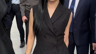 Paris Fashion Week: Jisoo arrive au défilé Dior