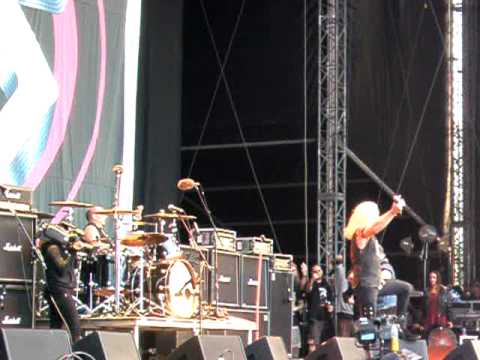 Twisted Sister - I Wanna Rock