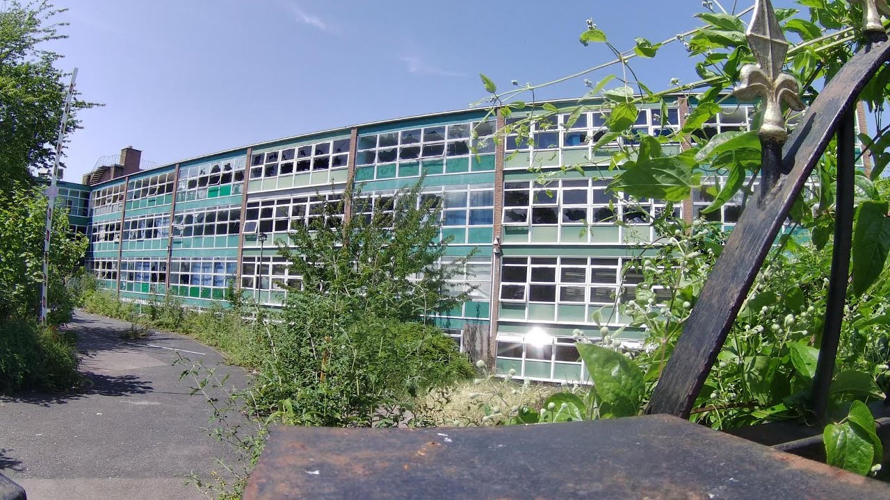 I got in to EVERY CLASSROOM of this ABANDONED SCHOOL - YouTube