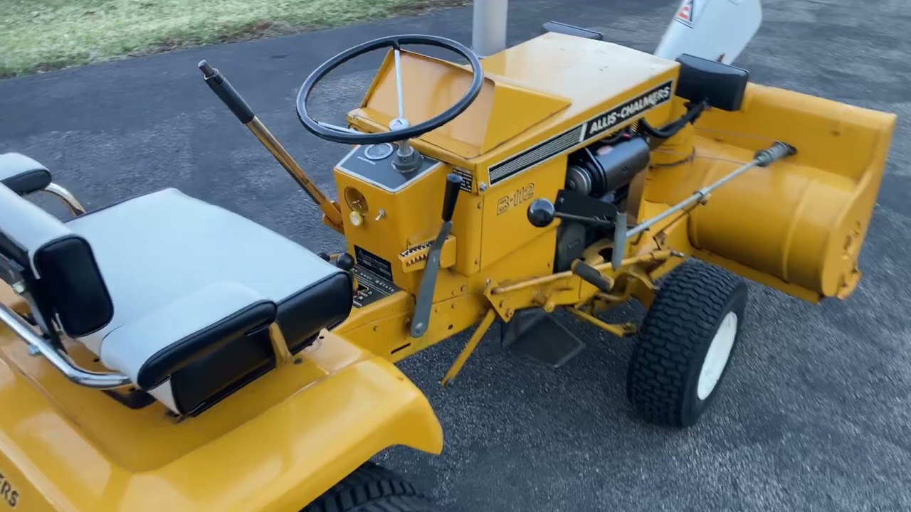 B112 Allis Chalmers Tractor