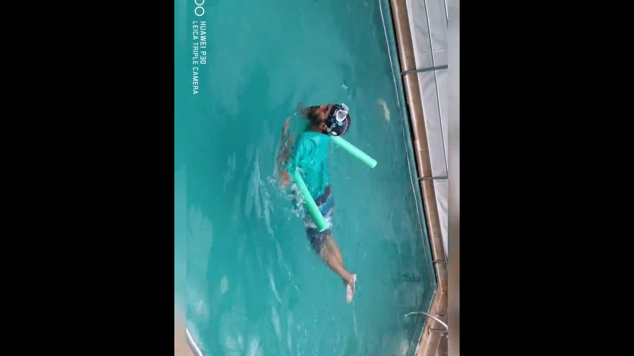 # السباحة على الصدر حركات اليدين #