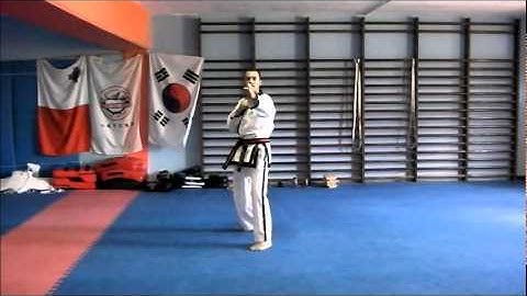 Spinning hook kick - Sam Paek Yuk Sip Do E Dan Yup Hu Ryo Cha Ki