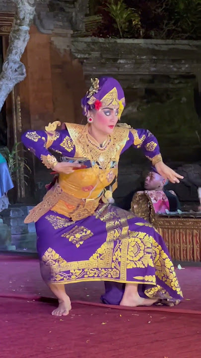 Tarian Bali yang Memikat di Puri Ubud ✨ | Budaya dalam Gerak