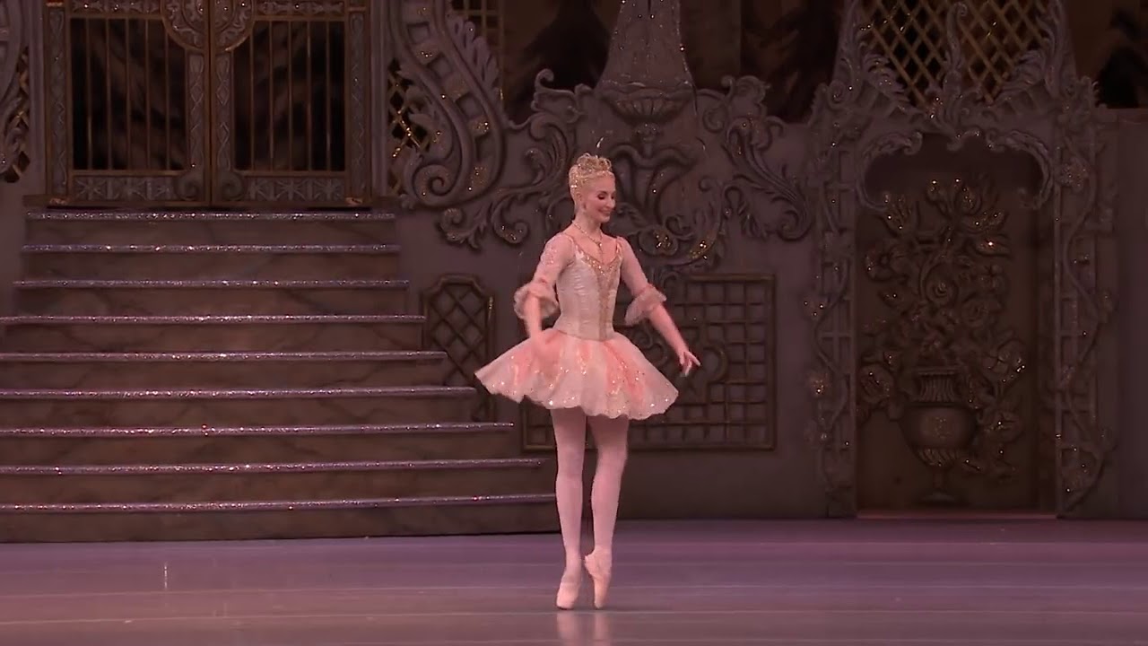 Sugar plum fairy pjotr iljitsch. Фея драже из балета Щелкунчик. Балет Чайковского Фея драже. Балет Щелкунчик Фея драже. Балет Щелкунчик танец феи драже.