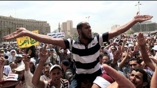 Kahire'de binlerce kişi askerle çatışıyor Resimi