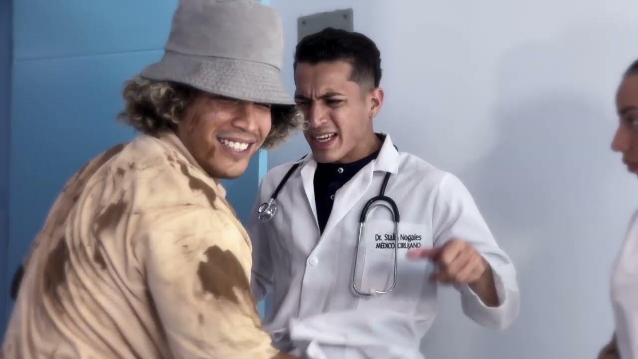 Cachito De Amor | Cap. 31 | Le niegan entrada a hospital sin saber que era la hija del doctor.