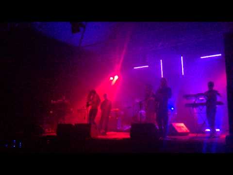 MOREVIBES VIDEO - Queen Mary & The Fire Band @ Leo...