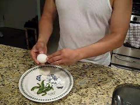 How to peel a hard boiled egg