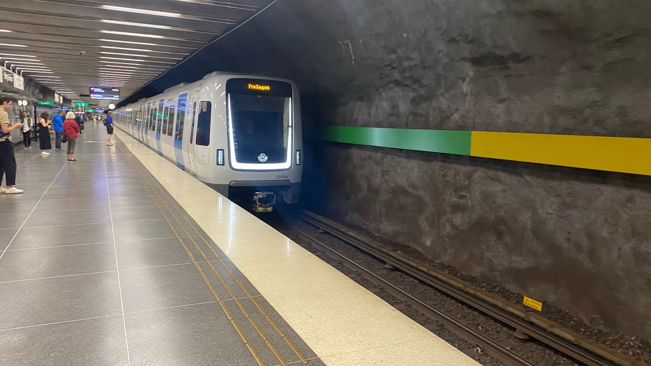 Utforskar Röda Linjen! Del 1(Mörby Centrum-Ropsten!