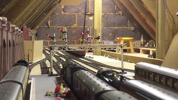Triang Hornby Motorised Semaphore Signal Gantry test. OO gauge.
