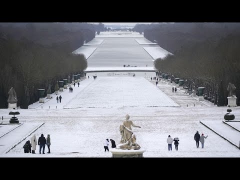شاهد موجة صقيع تضرب أوروبا وتعطل حركة المرور في فرنسا
