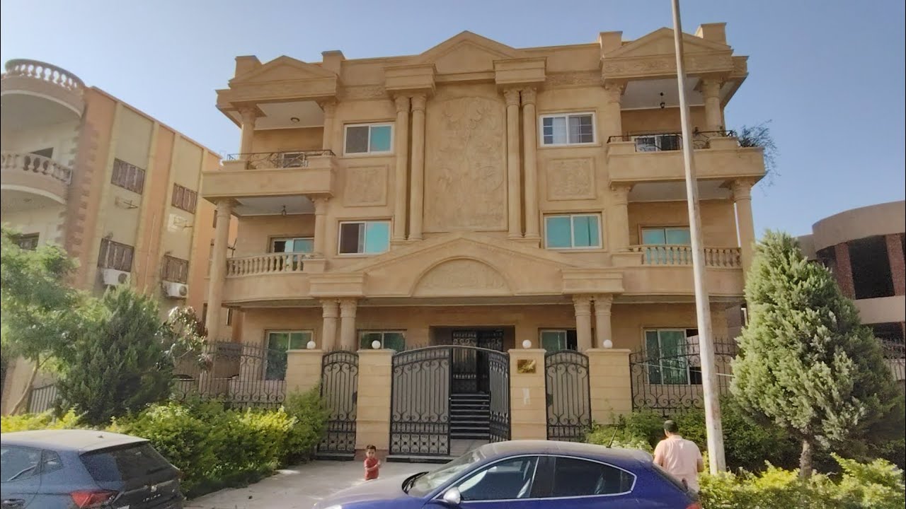 شقة مساحه ٢٥٥م بموقع مميز بمدينة الشروق دور اول متكرر 01558664862