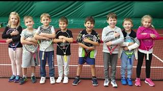 Children's group tennis training from the beginning level.