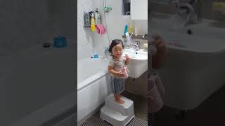 #촉촉한피부 #피부비결 #먹지마세요 #피부에양보하세요 #장마 #방콕 #신나게물놀이 #흔들어흔들어 #피부관리도하고 #좋댓구알 #귀요미 #일상