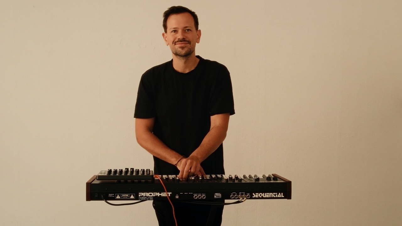 在 YouTube 上觀看「Saive - Something (Live Session)」