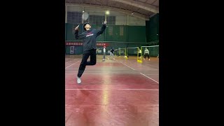 今天发一发实战低视角 #羽毛球 #一起打羽毛球 #低视角 #泰昂小羽宝 #杀球