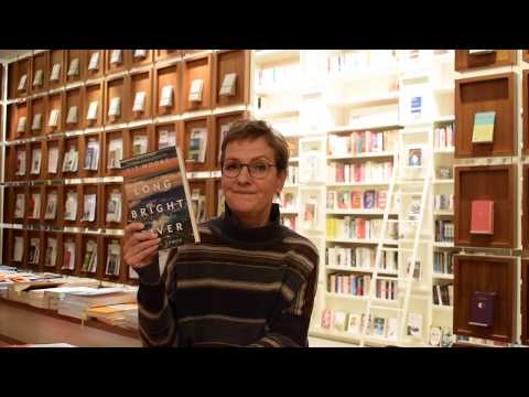 Long bright river YouTube Hörbuch Trailer auf Deutsch