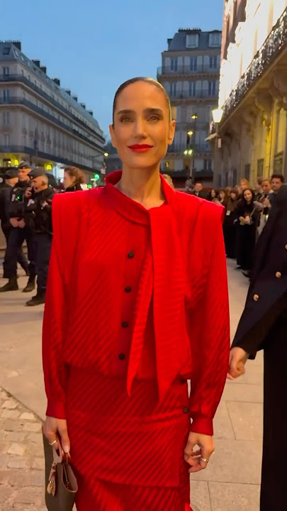 Jennifer Connelly Arrives at Louis Vuitton’s Fall 2025 Show! ✨🔥