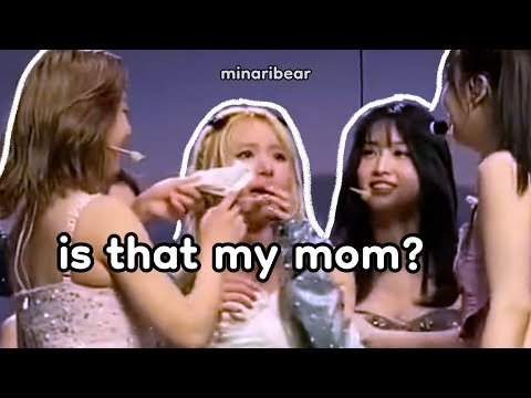 chaeyoung cries when she sees her mom in melbourne concert