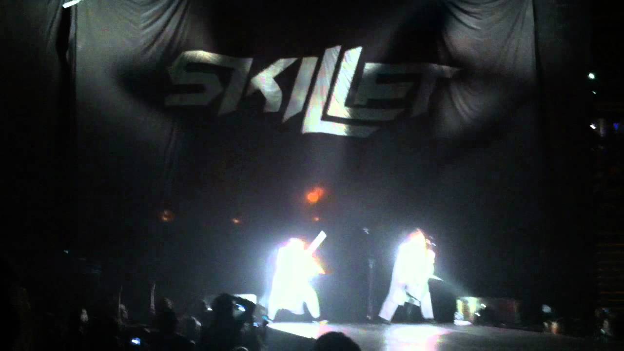 Skillet Intro/ Whispers in the Dark Nashville, Tennessee March 16