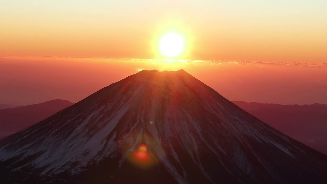 ２０１８年 輝く 初日の出 富士山上空で撮影 Youtube