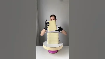 Как резать трехъярусный торт?😱