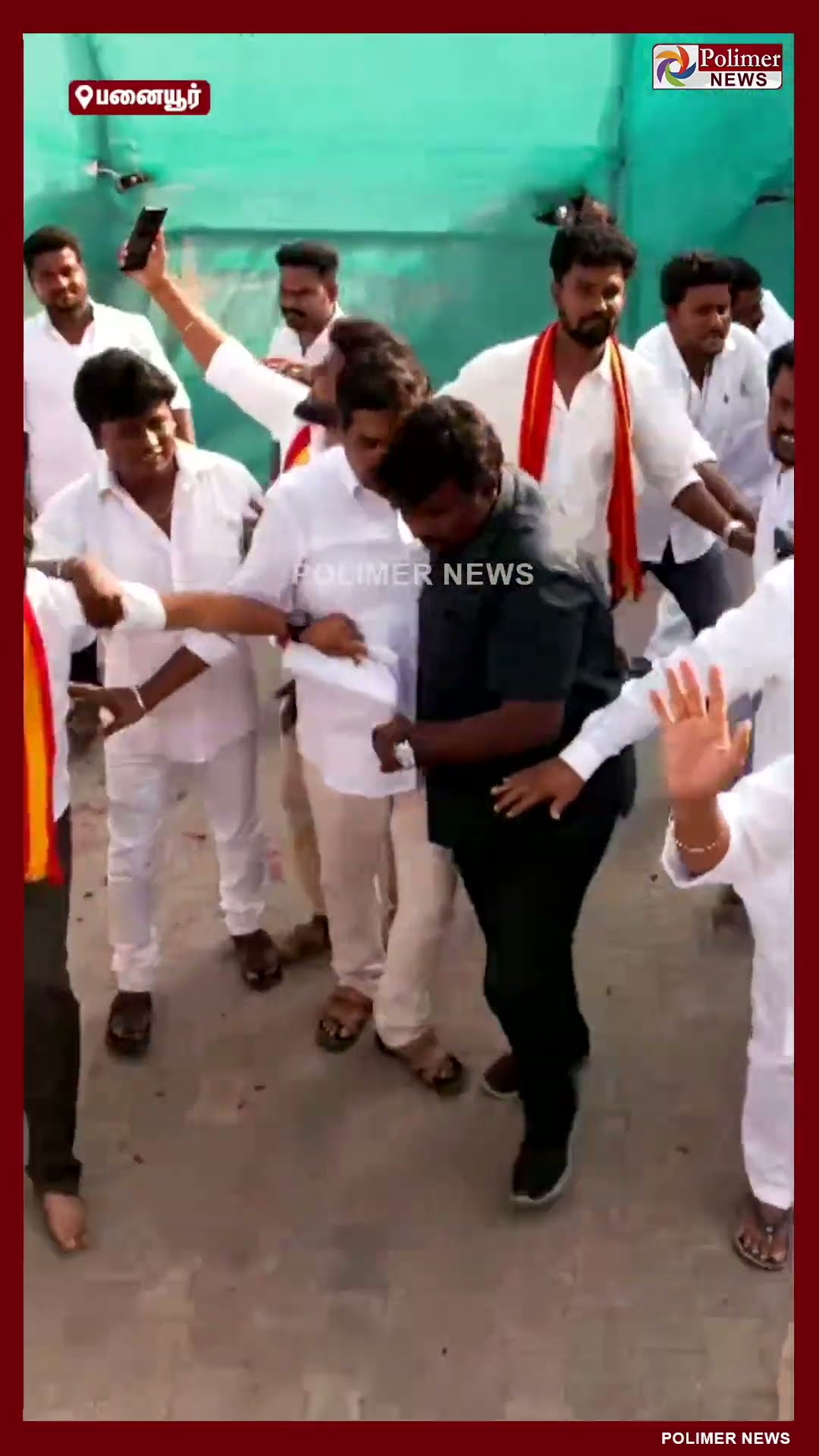தொண்டர்களை பார்த்து ஆசையாக கையசைக்க சென்ற போது ஷாக்கான விஜய்.. #shorts