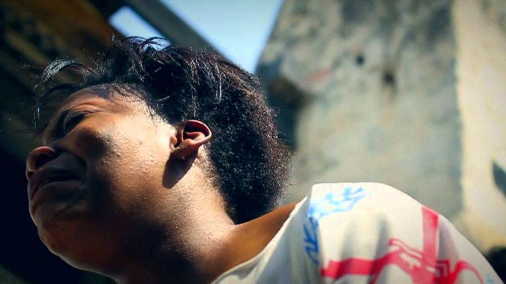 YouTube पर Manim Nguase (Official Video) by Celestine Donkor देखें