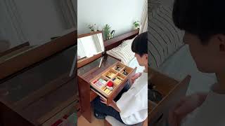Experience the charm of the Wooden House Notes solid wood dressing table! Multifunctional and spac