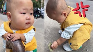 Cute Twin Brothers Moment:Brother Watching Twin Brothers Play