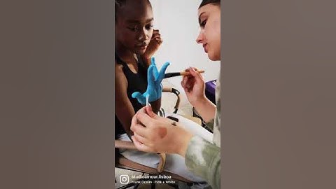 Backstage hand make up vs result