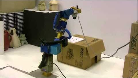 Robot tracking planned feature trajectories (filed of view and joint limits avoidance)