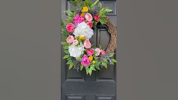 Spring wreath to elevate your entryway #wreath #springwreath #wreathmaker