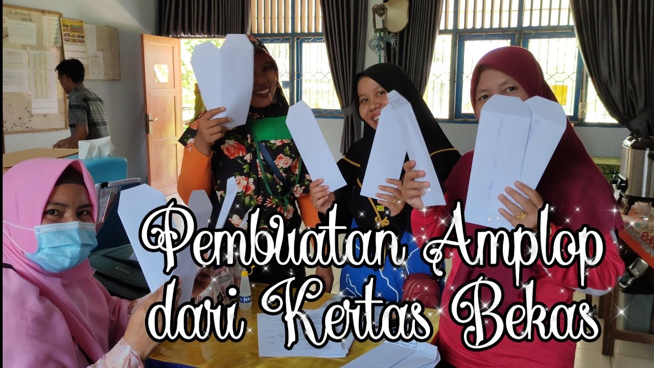 Pembuatan Amplop dari Kertas Bekas 