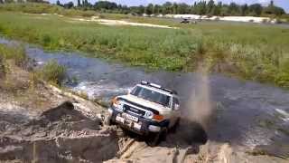 Toyota FJ Cruiser по следам подготовленных внедорожников 4x4 off-road(Стандартной машине практически не возможно выехать там,где едут подготовленные., 2015-08-27T17:53:57.000Z)