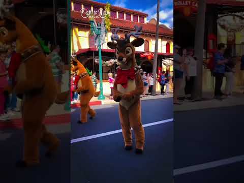 Pluto and Reindeer - Disney’s Hollywood Studios Motorcade 11-02-22