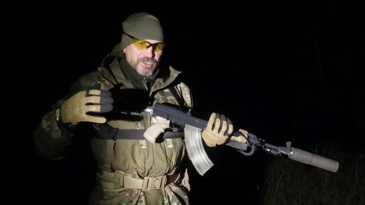 Стрельба ночью. По выстрелам ночью не очень угадаешь где. Ночные стрельбы трассерами. Стрельба ночью. По выстрелам ночью не очень угадаешь где.