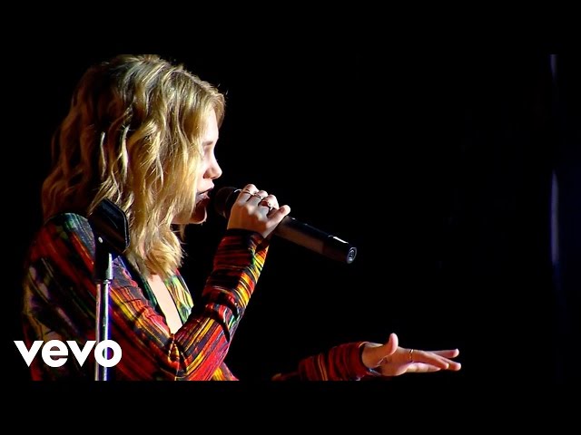 Olivia Holt - Fearless (Vevo Presents: FunPopFun Festival) class=